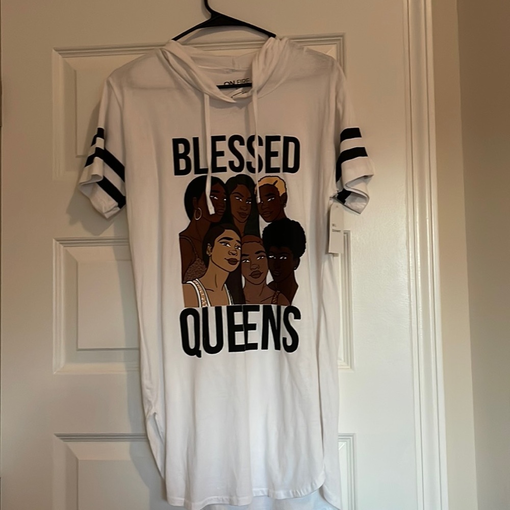 NEW! Women’s T-Shirt. Size L.